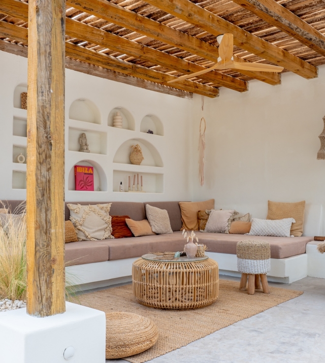 Resa Estates port des Torrent sale koop finca Ibiza llounge exterior.jpg